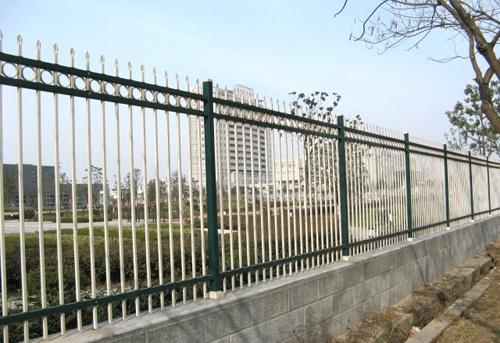 如何选铁艺大�? /><i></i></a></span>
                            <div>
                                  <b>[2015-07-22]</b>
                                  <p><a href=