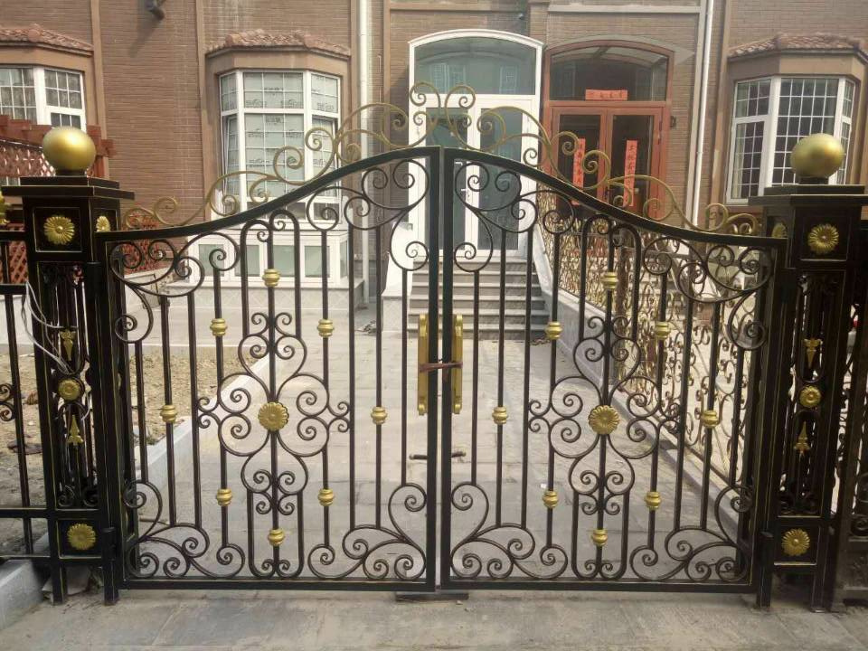 铁艺大门_旋�{.jpg